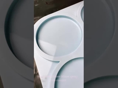 L'éclat dégagé dans la résine transparente