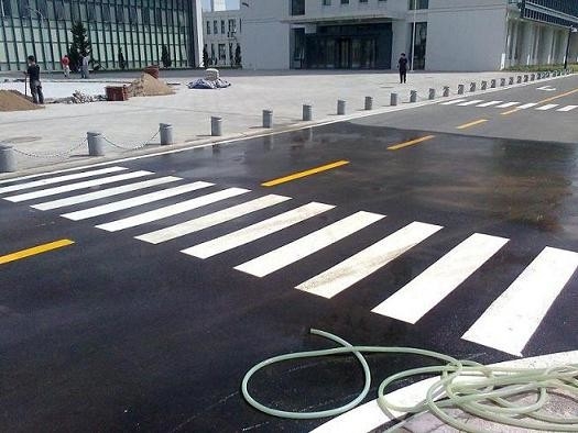 Peinture de marquage routier à base de solvant liquide Bonne adhérence Un composant