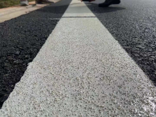 Peinture de marquage routier en acrylique bitumineuse à ligne Stabilité thermique Hautement durable