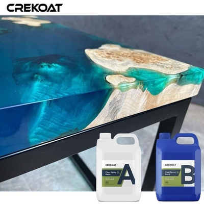 Une résine époxy transparente transforme le bois en une œuvre d'art captivante et brillante