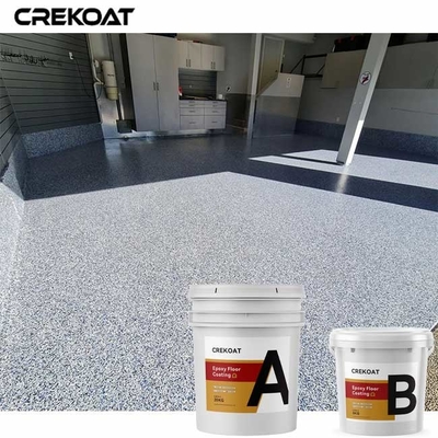 Plancher dans l'environnement époxyde de flocon enduisant le plancher concret sans couture